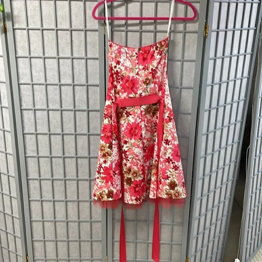 Suzy Shier Floral Dress, Size Extra Small. - Picture 2 of 8